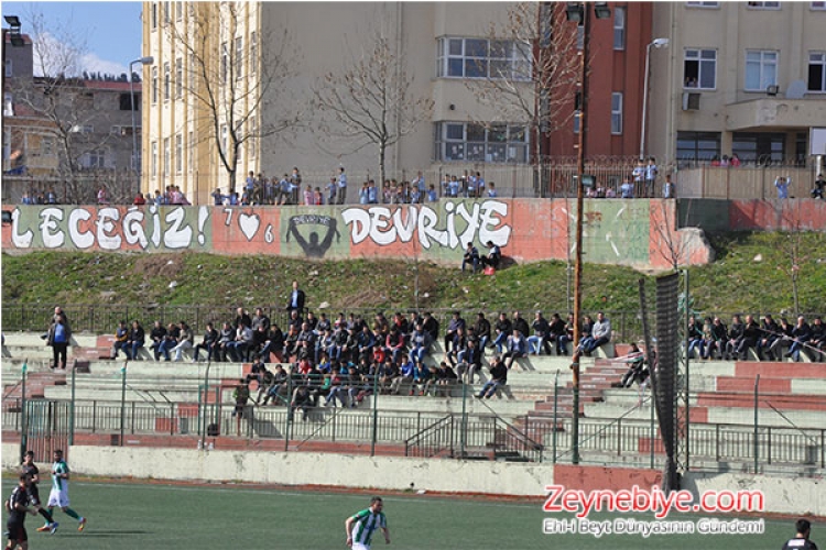 
Türkiye Bölgesel Amatör Lig 9.Grup'un 20. Hafta mücadelesinde kendi evinde Bilecik takımlarından Bozöyük Vitra Spor ile karşı karşıya gelen İfa Sporumuz Himi Cem ve Erdi?nin kaydettiği gollerle 3 puanın sahibi oldu.
