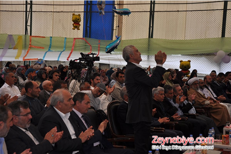 Tuzluca Al-i Aba Derneğiyle Uluslararası El Mustafa Üniversitesi Türkiye Temsilciliğinin birlikte organize ettiği, İmam Mehdi?nin 1181. doğum yıldönümü münasebetiyle düzenlenen 4. Uluslararası İmam Mehdi 'yi anma ve kutlama programı büyük coşkuya sahne oldu.