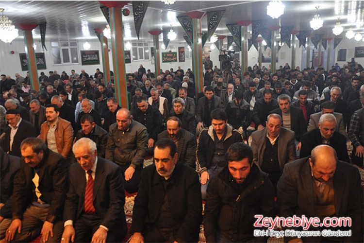 Büyük Üstad Ayetullah Muhammed Hüseyin Kazvini, dün akşam Zeynebiye Camii'ne katılarak gönüllere işleyen hutbesi ile Zeynebiyeliler'i feyzlendirdi.