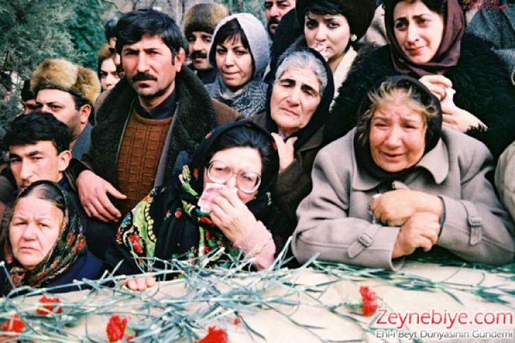 20 Yanvar (Ocak) Azerbaycan tarihinin kanlı bir o kadar da şanlı sayfalarından biri. Sovyet Kızıl Ordu'sunun giriştiği katliamda şehitlerin kanı, Azerbaycan'da bağımsızlık ateşini ebediyete kadar tutuşturmuş oldu.