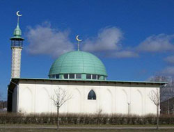 İsveç'teki Camiye Gece Boyu Saldırı