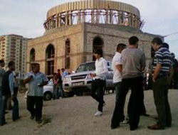 Azerbaycan'da Oyun Bozuluyor, Camiler Yıkılmayacak