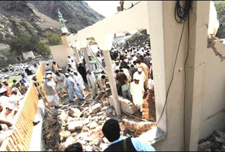 Pakistan nabs 5 over bombing Shia mosques