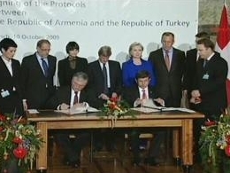 Ermenistan'la İmzalar Atıldı