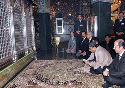 Asif Ali Zardari visited şe Shrine of Hazrat Bibi Zainab (AS)