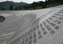 Bosna, Gözyaşlarıyla Srebrenica'yı Anıyor