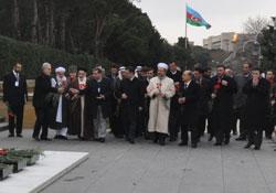 Ozgunduz in Martyrs? cemetery (Photo)
