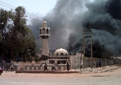Nijerya El-Kaide'si Camiye Saldırdı