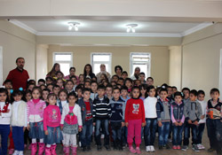 Azerbaycanlı Öğrenciler Derse Başladı (Foto)
