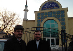 Özgündüz Bişkek İmam Ali Camii'nde (Foto)