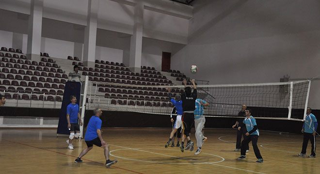 İfa Spor Voleybol Turnuvasında Finalin Adı: Medizeyn- Halkalı Yetiştirme Yurdu (Foto)