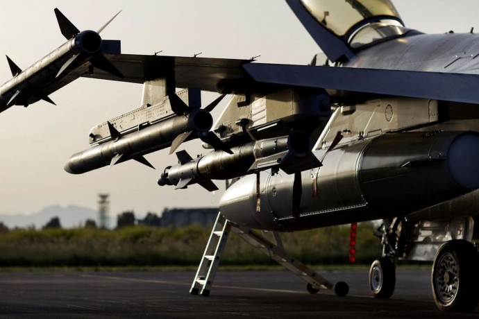 Irak Savaş Uçakları IŞİD'in Suriye'deki Operasyon Merkezini Hedef Aldı
