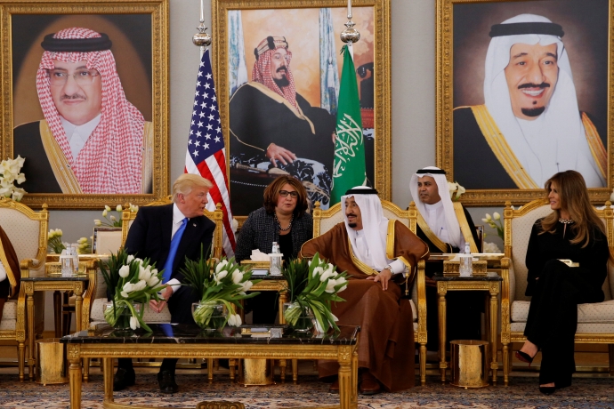 Trump, Petrol Piyasasıyla İlgili Kral Selman'la Görüştü