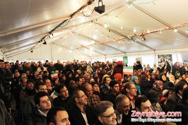 İmam Humeyni Paris?te Yaşadığı Evde Anıldı
İmam Humeyni?nin Fransa?dan İran?a dönüş yıl dönümü nedeniyle,İmam Humeyni?nin Paris?te yaşadığı evde anma etkinlikleri düzenledi
