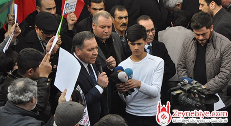 İşgal altındaki Karabağ?da annelerinin mezarını ziyarete giden üç kişiden birinin öldürülmesi, iki kişinin ise hapisle cezalandırılması, Cuma namazı sonrası Halkalı Zeynebiye'de protesto edildi, basın açıklaması yapıldı.