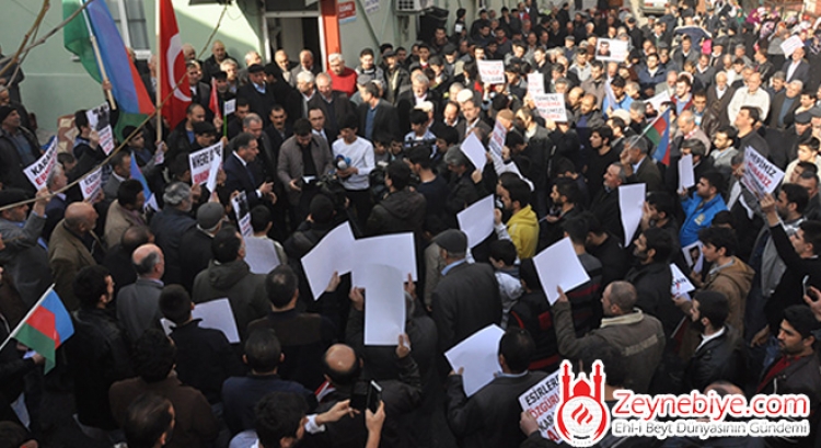 İşgal altındaki Karabağ?da annelerinin mezarını ziyarete giden üç kişiden birinin öldürülmesi, iki kişinin ise hapisle cezalandırılması, Cuma namazı sonrası Halkalı Zeynebiye'de protesto edildi, basın açıklaması yapıldı.