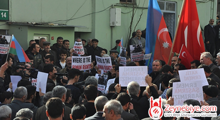 İşgal altındaki Karabağ?da annelerinin mezarını ziyarete giden üç kişiden birinin öldürülmesi, iki kişinin ise hapisle cezalandırılması, Cuma namazı sonrası Halkalı Zeynebiye'de protesto edildi, basın açıklaması yapıldı.