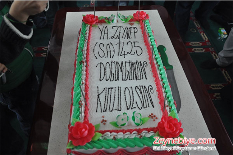 Peygamber Efendimizin torunu Hz.Ali (a.s) ve Hz.Fatıma(sa.) kızı Kerbela'nın mesajını günümüze taşımış, hüzünler anası Hz. Zeyneb, doğum yıl dönümünde adıyla müzeyyen Zeyneb-i Kubra Camii'nde yüzlerce Ehlibeyt dostunun katılımıyla coşkuyla kutlandı.