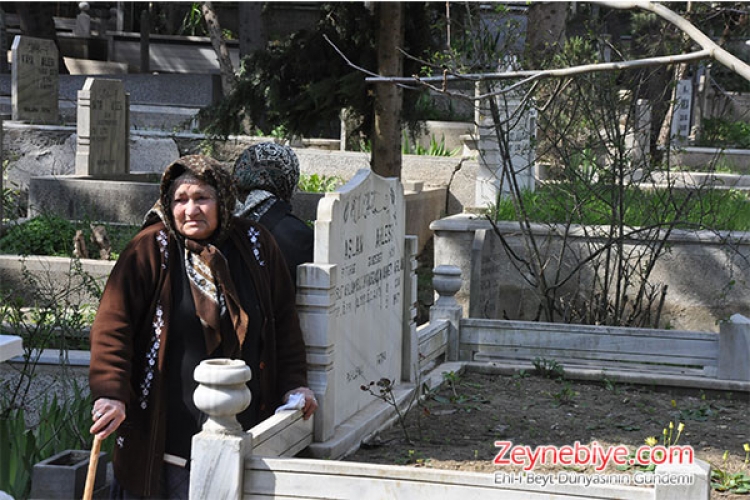 Azeri-Caferi kültüründe Nevruz Bayramı'nı kutlamadan önce ''Ölü Bayramı'' yapılmakta ve ölüler için yapılan bu hayır bayramına Nevruz Bayramı kadar önem verilmektedir.