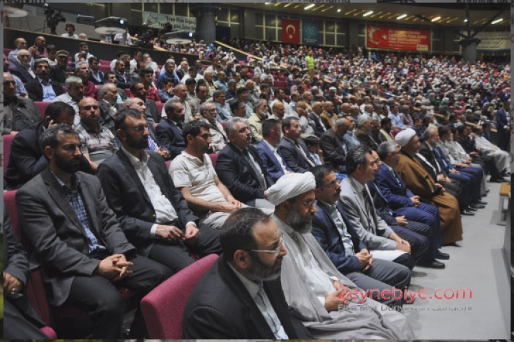 Caferider tarafından Yahya Kemal Beyatlı Gösteri Merkezi?nde düzenlenen İmam Mehdi?nin viladet programına binlerce kişi katılınca, salonda yer sıkıntısı yaşandı.