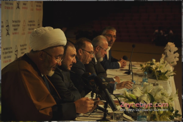 Caferider tarafından Yahya Kemal Beyatlı Gösteri Merkezi?nde düzenlenen İmam Mehdi?nin viladet programına binlerce kişi katılınca, salonda yer sıkıntısı yaşandı.