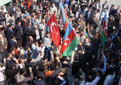 Türkiye Azerilerinden  Ermenistan Sınır Kapısının Açılma Söylentisine Büyük Tepki