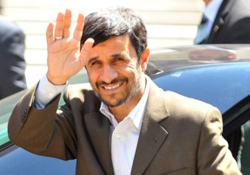 Ahmedinejad: Süper Güçler Nükleer Silahlarını İmha Etmeliler 