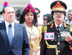 Kaddafi, Berlusconi'yi Ömer Muhtar'la Şok Etti