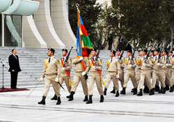 Azeri Ordusundan Büyük Gösteri