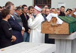 Kerkük'teki Bombalı Saldırıda Ölenler İçin Gıyabi Cenaze Namazı Kılındı