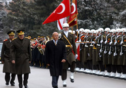 AB: Türk Askerini Yıl Sonuna Kadar Çekin!