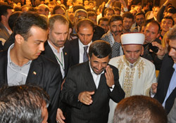 Ahmedinejad İstanbul'da (Foto)