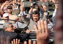 Ahmedinejad'a Coşkulu Karşılama 