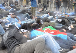 Hocalı Soykırımı 19. Yılında Taksim?de Anıldı (Foto)