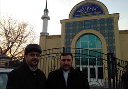 Ozgunduz à la Mosquée Imam Ali de Bichkek (Photo)