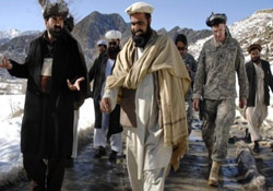 Pakistan Taliban'la Masaya Oturuyor