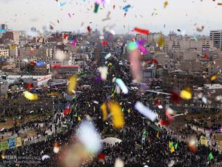 İran, İnkılabı Kutladı(Foto)